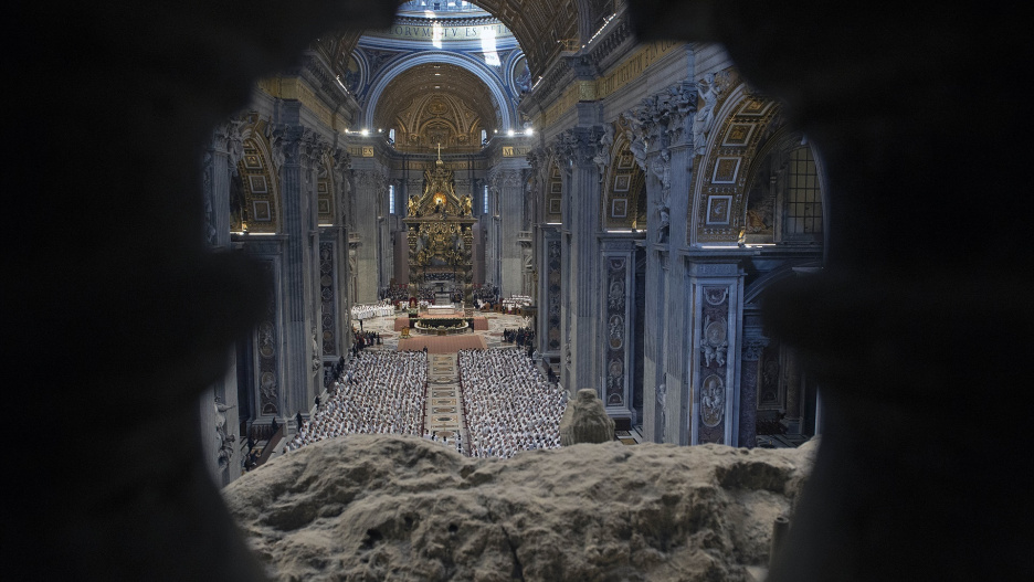23 February 2025, Vatican, Vatican City: Deacons take part in a mass for the Jubilee in St. Peter's Basilica at the Vatican, which was supposed to be presided over by Pope Francis, who has been in critical condition for over a week at Rome's Agostino Gemelli Polyclinic. Photo: Alessia Giuliani/IPA via ZUMA Press/dpa
Alessia Giuliani/IPA via ZUMA Pr / DPA
23/2/2025 ONLY FOR USE IN SPAIN